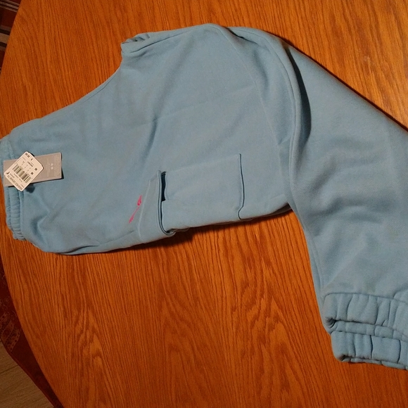 Reebok Joggers - Picture 2 of 5